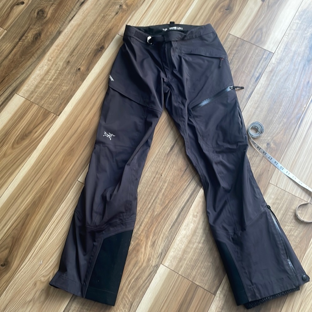 Arcteryx- w’s small/ size 4 ski pants- black or “carbon” windstopper